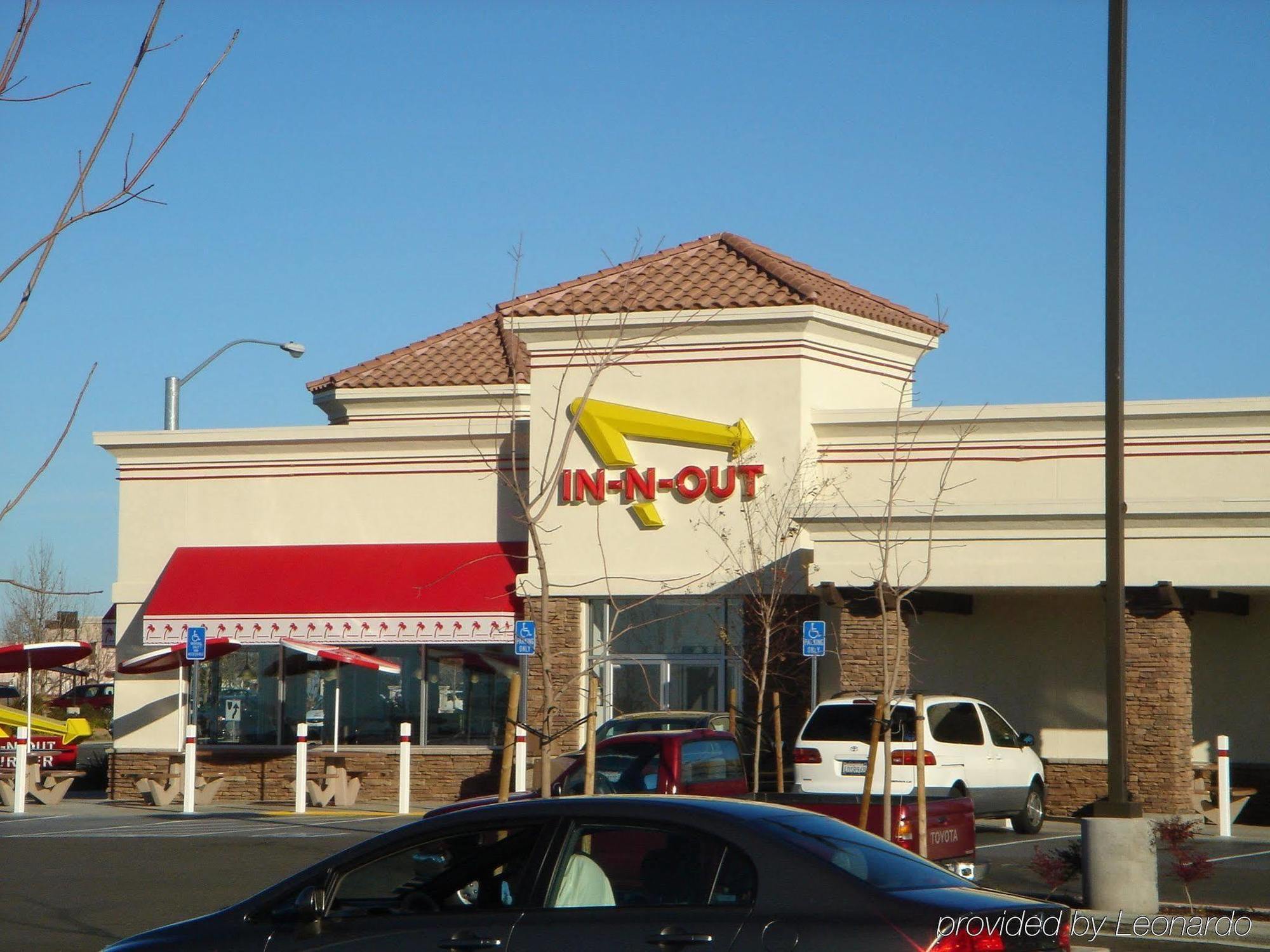 Holiday Inn Express Hotel & Suites Sacramento Airport Natomas, An Ihg Hotel Exteriör bild